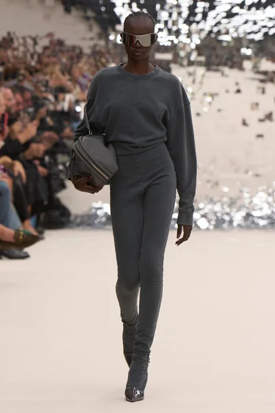 Look 5